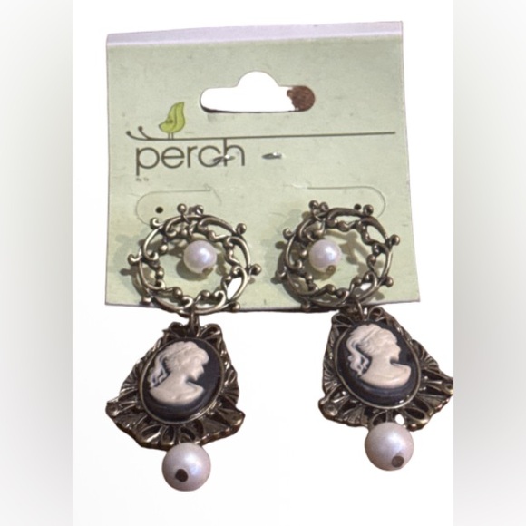 Perch Vintage-Inspired Silver and Black Cameo Earrings - Picture 3 of 4